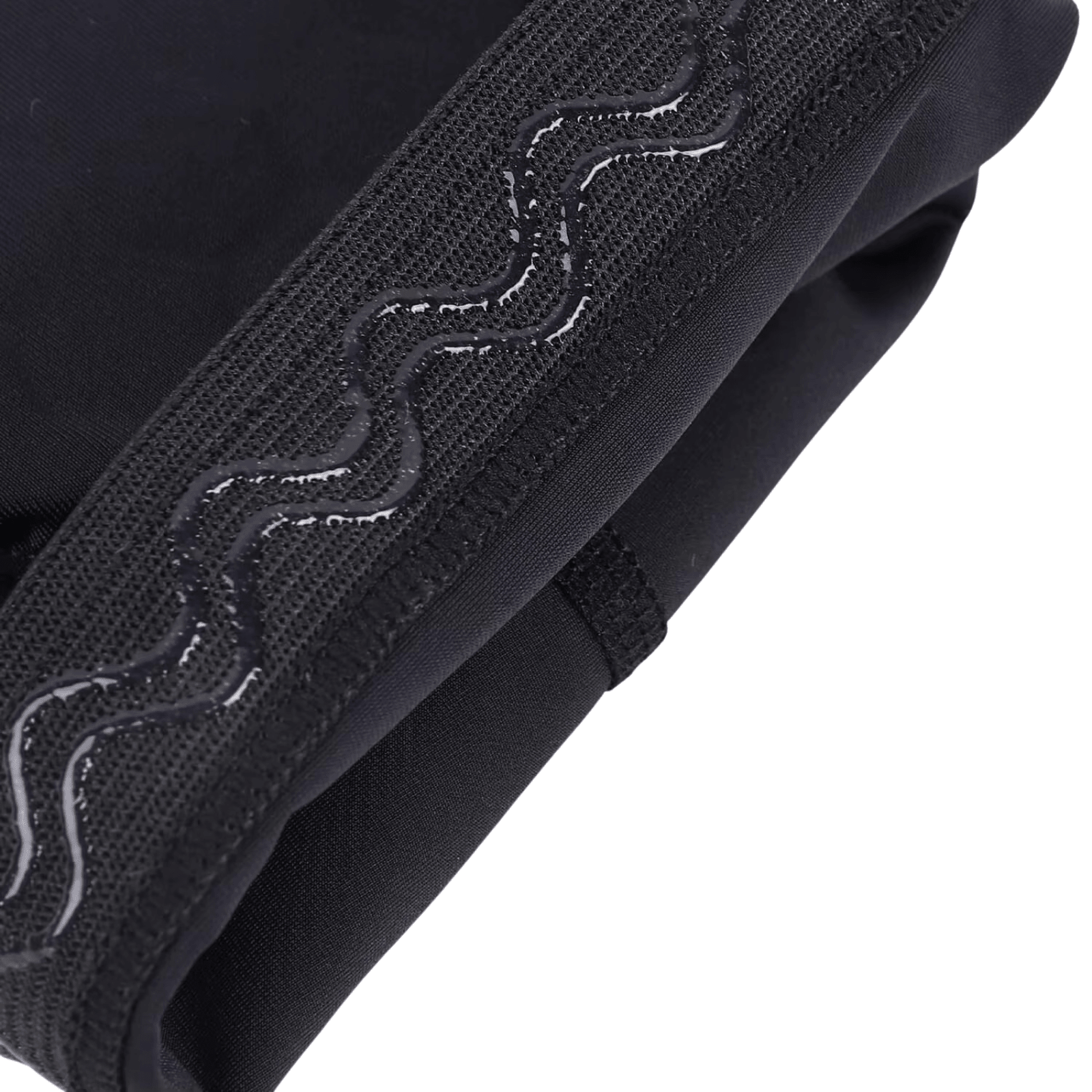 Detail van zwarte Prostec Ingebouwde Scheenbeschermer sleeve met siliconen anti-slip binnenrand, een must-have