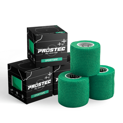 Drie rollen groene Prostec sporttape en drie zwarte verpakkingen, onderdeel van Prostec voetbalaccessoires